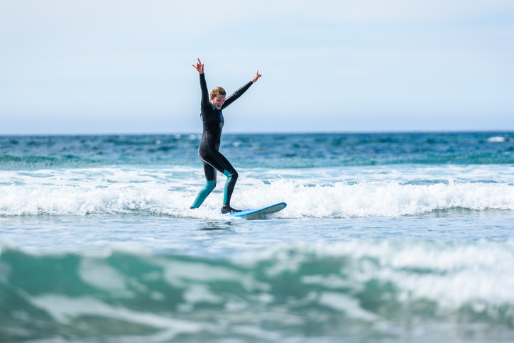 Disfruta del surf en invierno con estos consejos