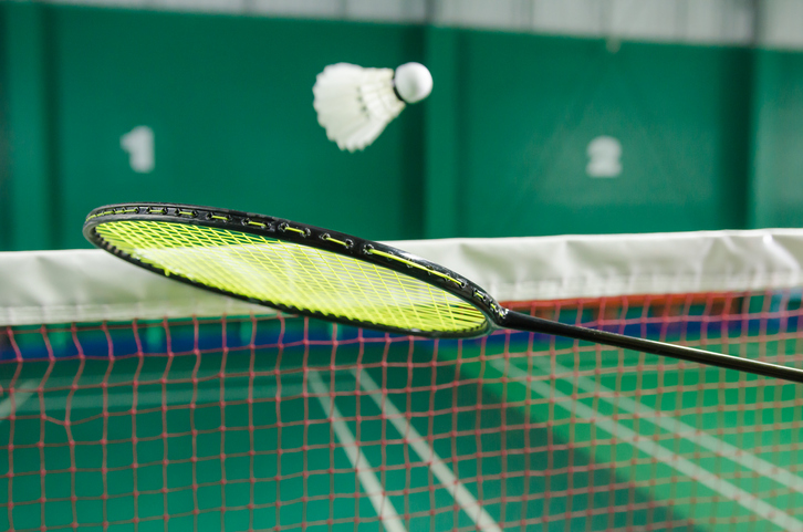 ¿Cómo se juega al bádminton?