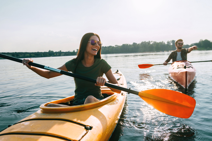 Descubre las diferencias entre los kayaks rígidos y los kayaks hinchables